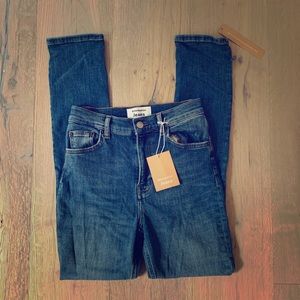 HIGH RISE SKINNY JEANS